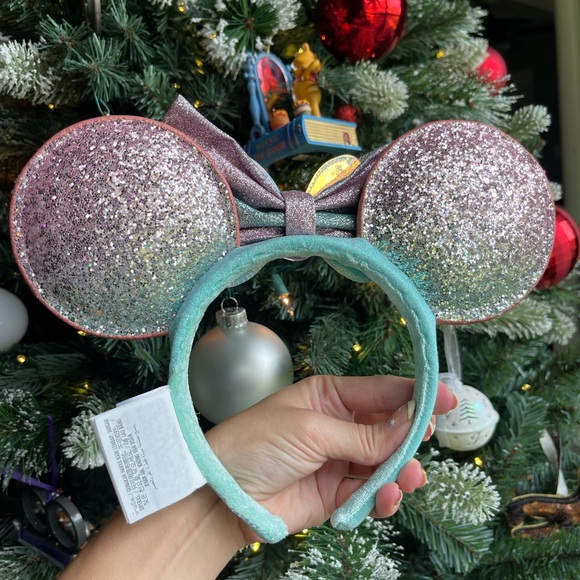 Minnie Ears Mermaid - Picture 3 of 6